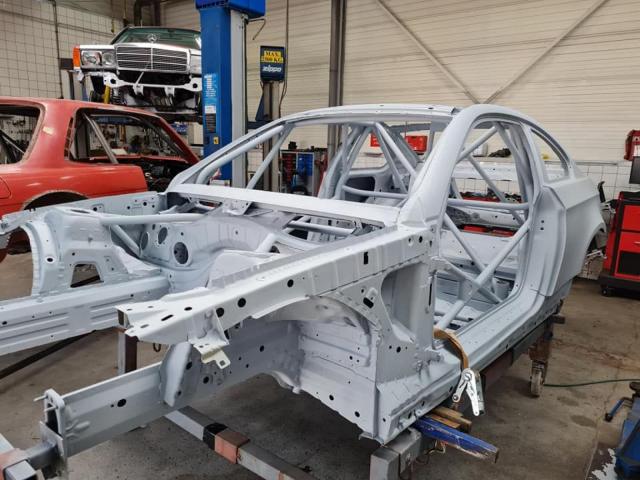 BMW M3 E92 Body with FIA rollcage New! - Image 4