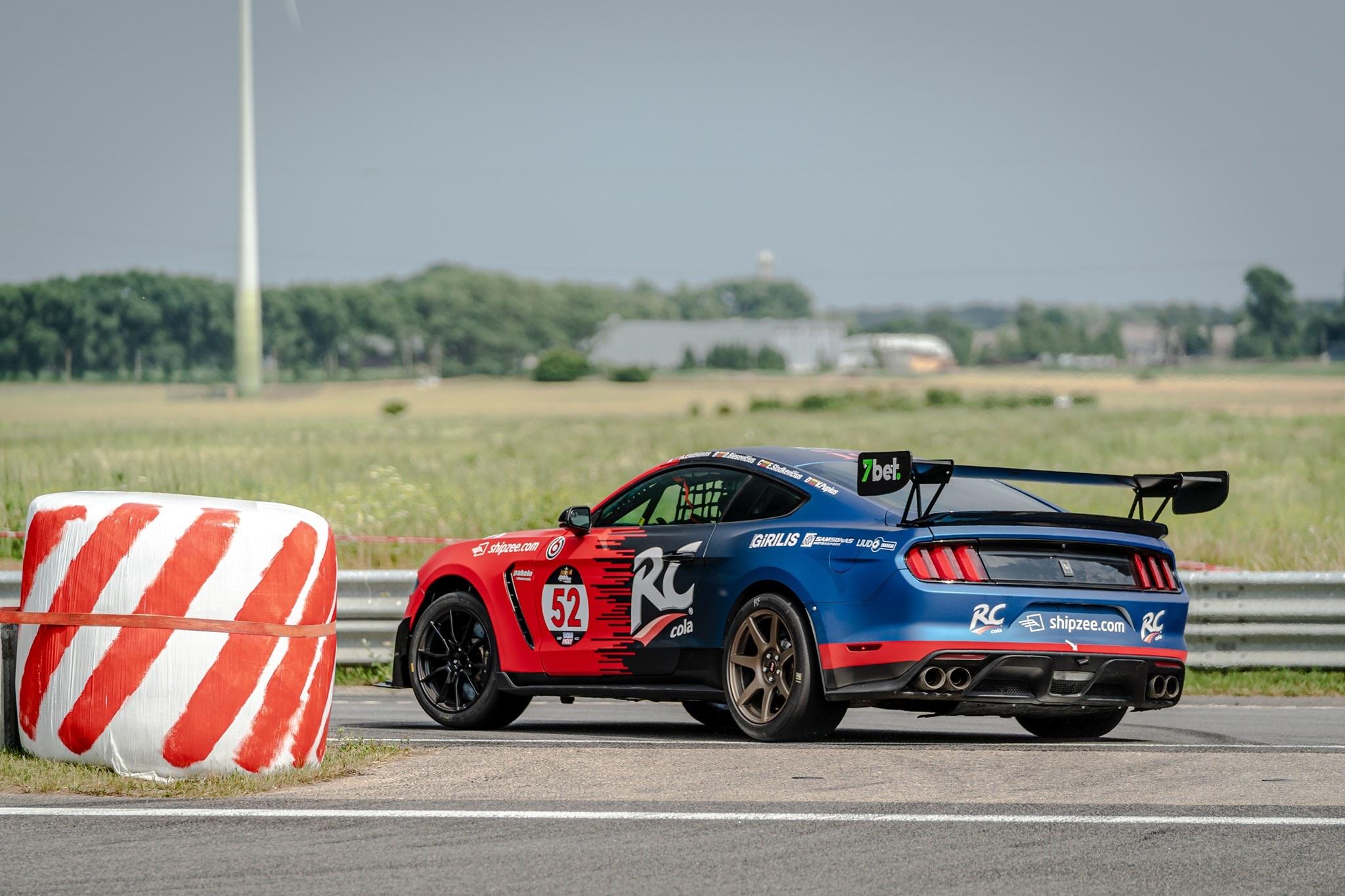 Ford Shelby GT350 - 2