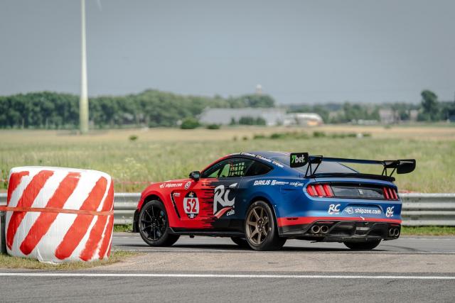 Ford Shelby GT350 - Image 2