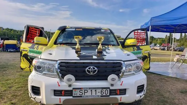 Toyota Land Cruiser VDJ200 V8 2015 T2 - Obrázek 2