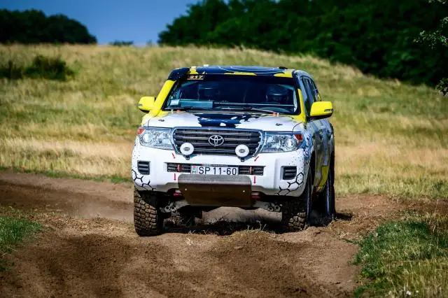 Toyota Land Cruiser VDJ200 V8 2015 T2 - Obrázek 8