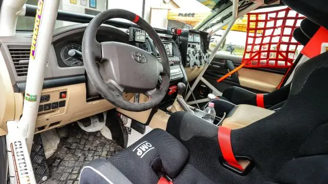 Toyota Land Cruiser VDJ200 V8 2015 T2 - Obrázek 9