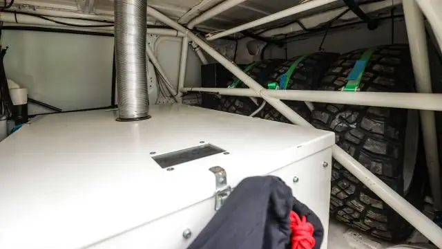 Toyota Land Cruiser VDJ200 V8 2015 T2 - Obrázek 10