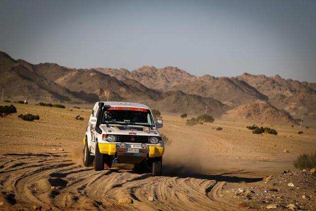 Mitsubishi Pajero V20 3500 V6 Ex-Dakar - Image 2