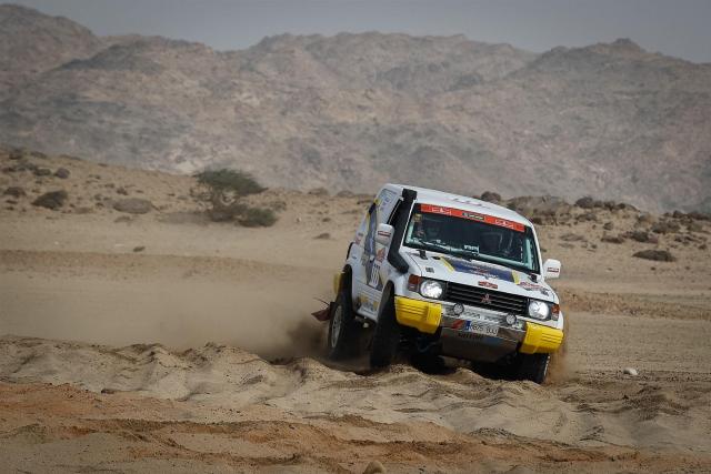 Mitsubishi Pajero V20 3500 V6 Ex-Dakar - Image 3