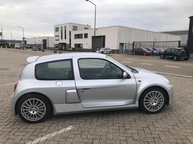 Renault Clio V6 3.0 RS Phase 1 - Image 4
