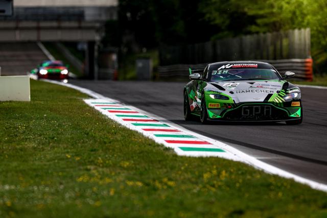 Aston Martin Vantage AMR GT4 - 2022 - Image 3