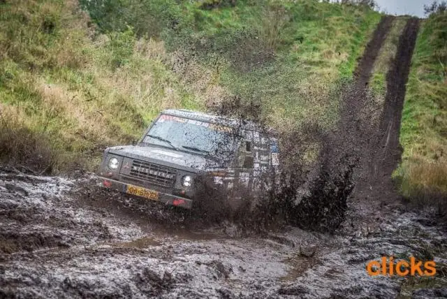 Classic Mitsubishi Pajero 3.5 V6 - Imagens 3