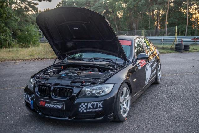 BMW 325 cup car - Image 9