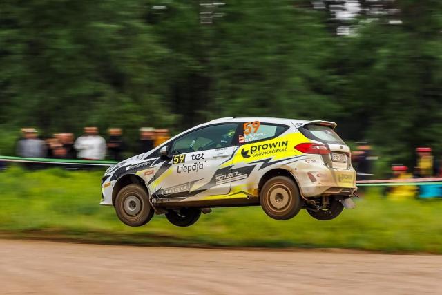 Ford Fiesta Rally4 à louer / école de rallye - Image 3