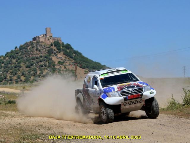 Toyota Hilux 2013 zu verkaufen oder zu mieten - Image 8