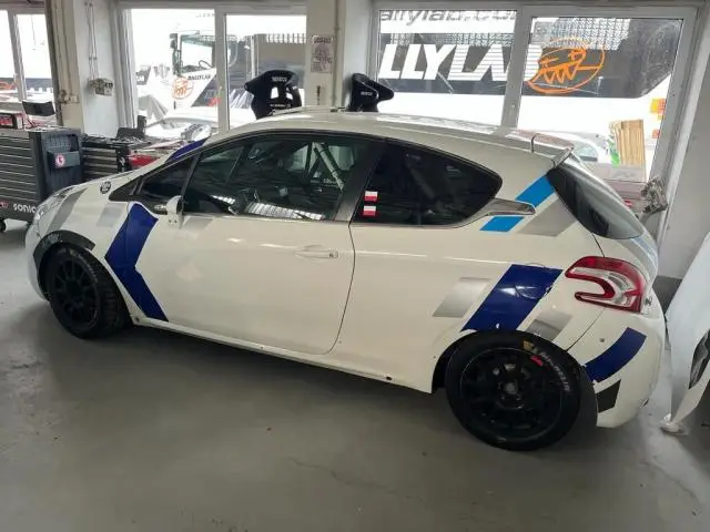 Peugeot 208 R2 - Photo 3