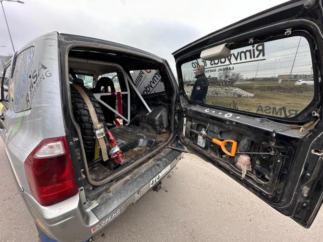 Mitsubishi Pajero - Image 10