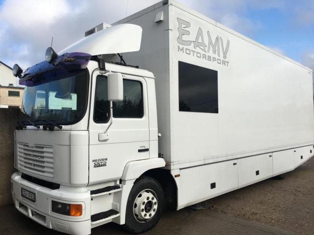 Camion de service MAN