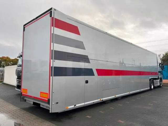 Hofmann poluprikolica za trkaće automobile