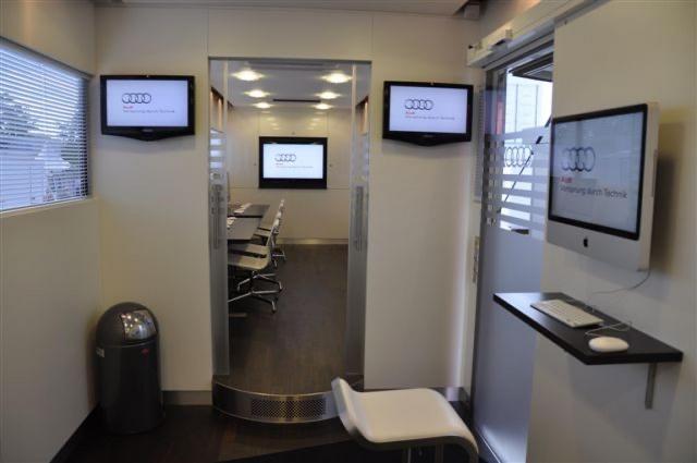 Hospitality office trailer with awning - Image 5