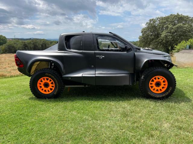 TOYOTA HILUX T1+ V8 Overdrive - Image 2