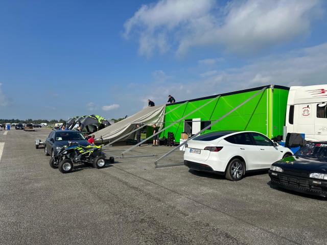 Přívěs pro 4 závodní vozy + obytný prostor + 8 m markýza - Image 3