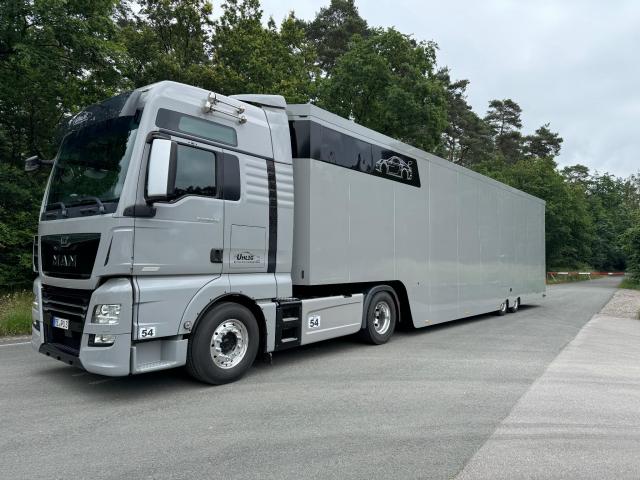 MAN 18.520 TGX avec semi-remorque