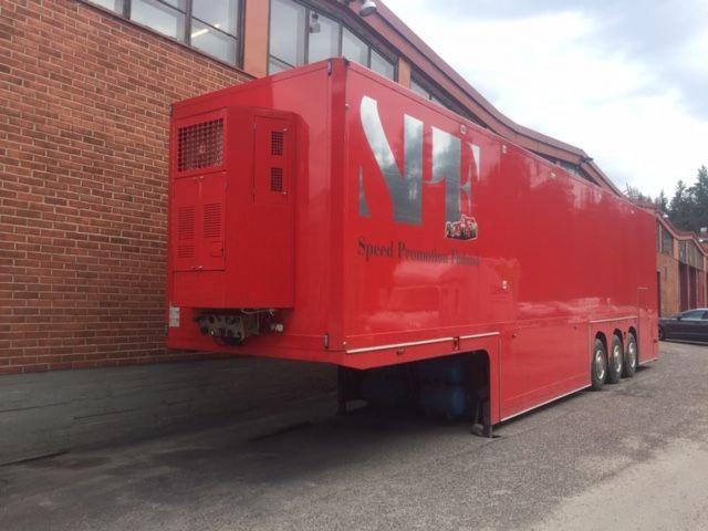Přívěs Westfalia Doubledeck 2005 pro dva závodní vozy