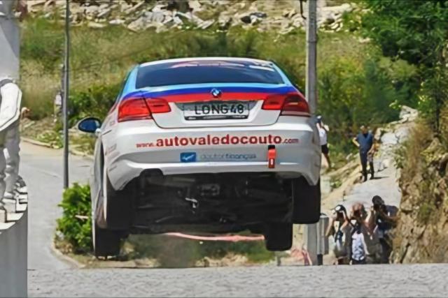 BMW 330I - Image 2
