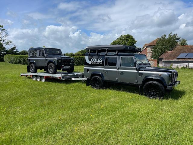 Bowler T2 Defender 90 und Defender 110 mit Anhänger