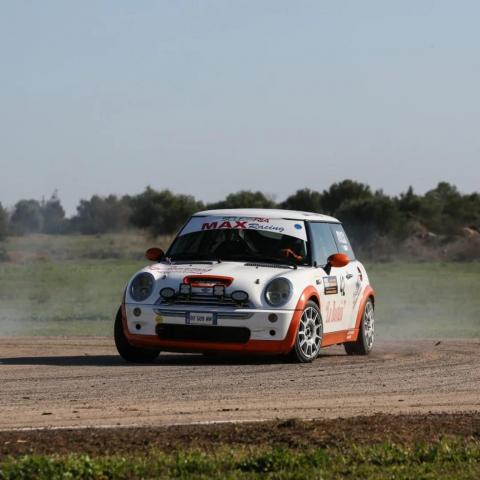 Voitures de rallye à louer (Mini Cooper, Suzuki Swift)