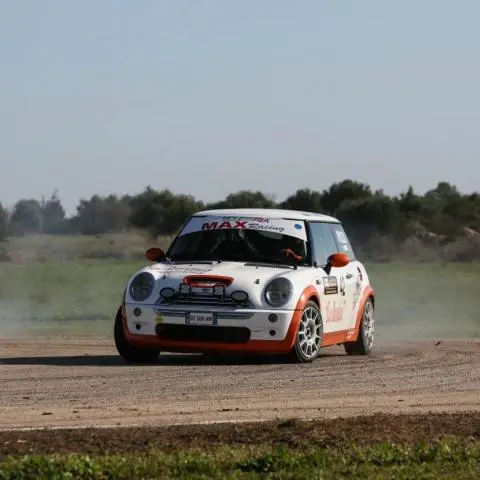 Rallye vozy k pronájmu (Mini Cooper, Suzuki Swift)