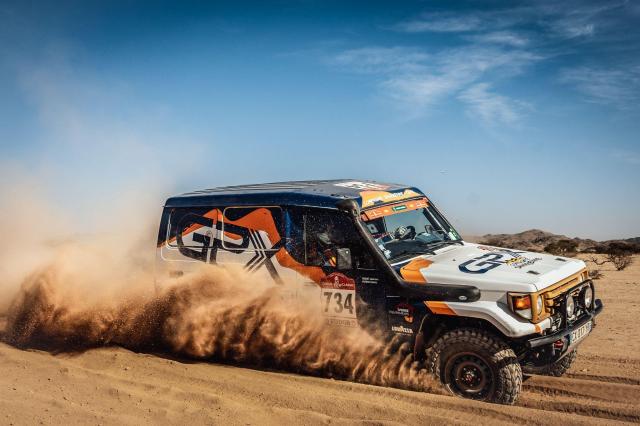 Dakar Classic sa Toyota Land Cruiser HZJ 78 DKR - Slika 1