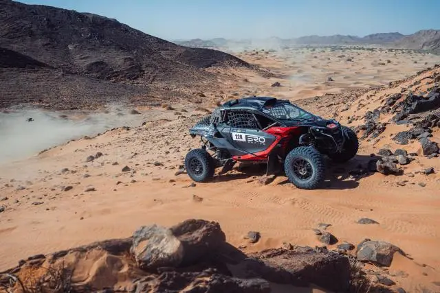 Can-Am Maverick R - Photo 2