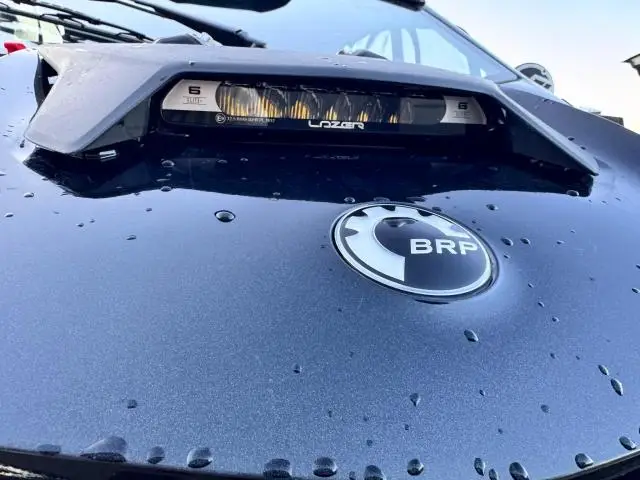 Can-Am Maverick R - Photo 8