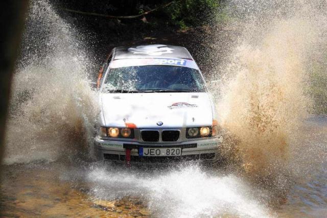 BMW 323ti 1998 - Image 3