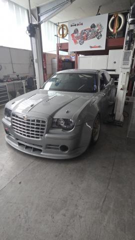Chrysler 300C SRT 8 Superstars - Image 2