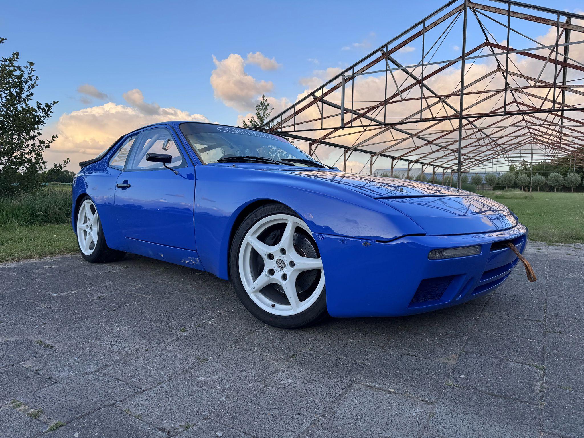 Porsche 944 S2 race car - 1