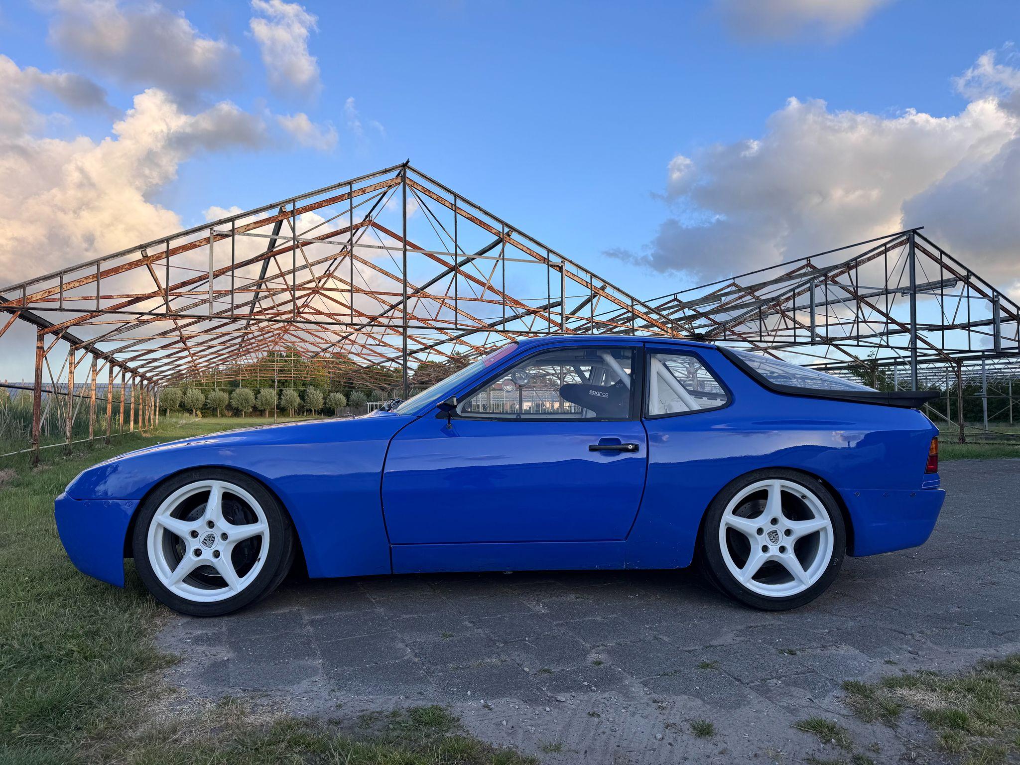 Porsche 944 S2 race car - 3