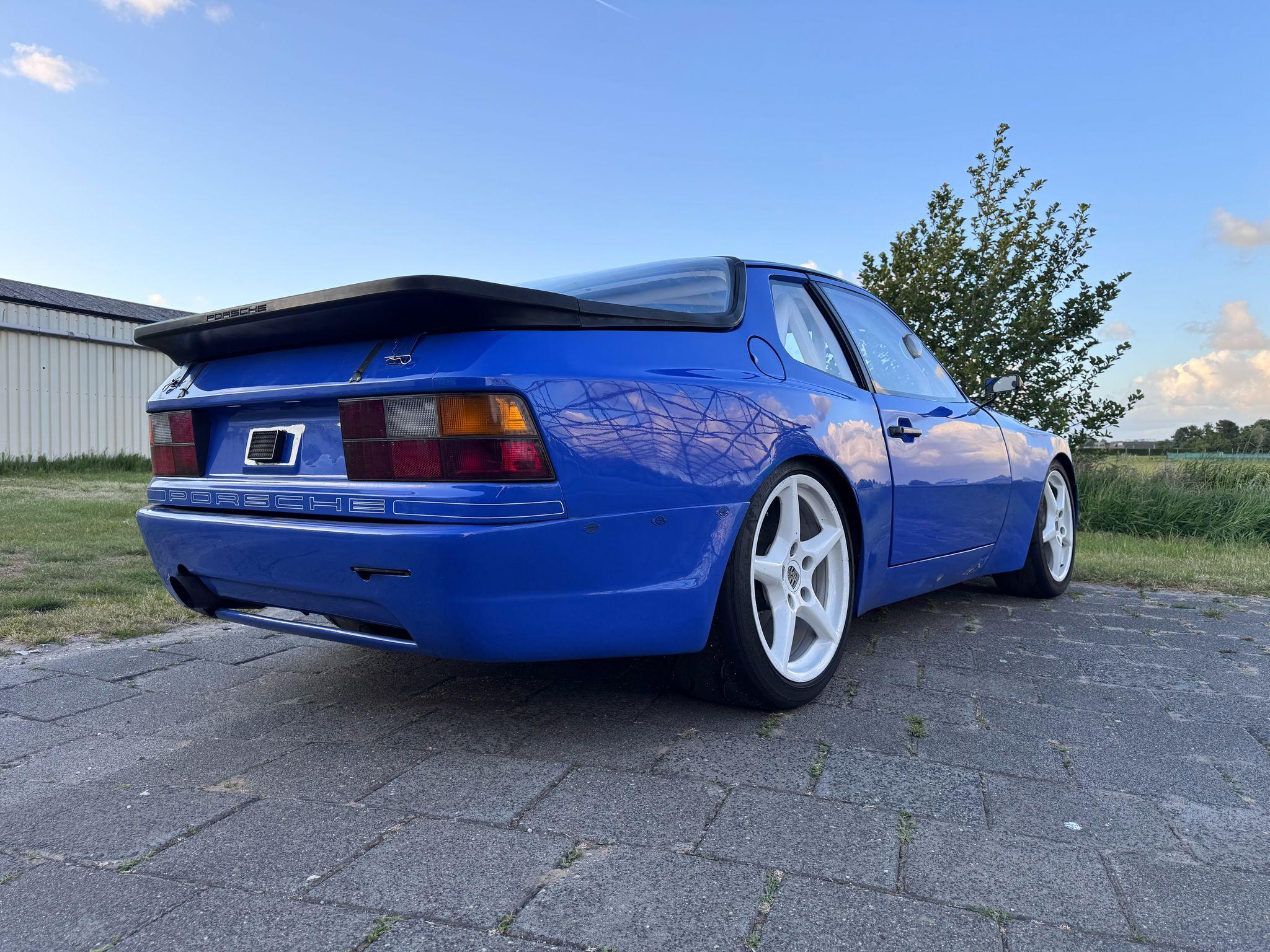 Porsche 944 S2 race car - 4