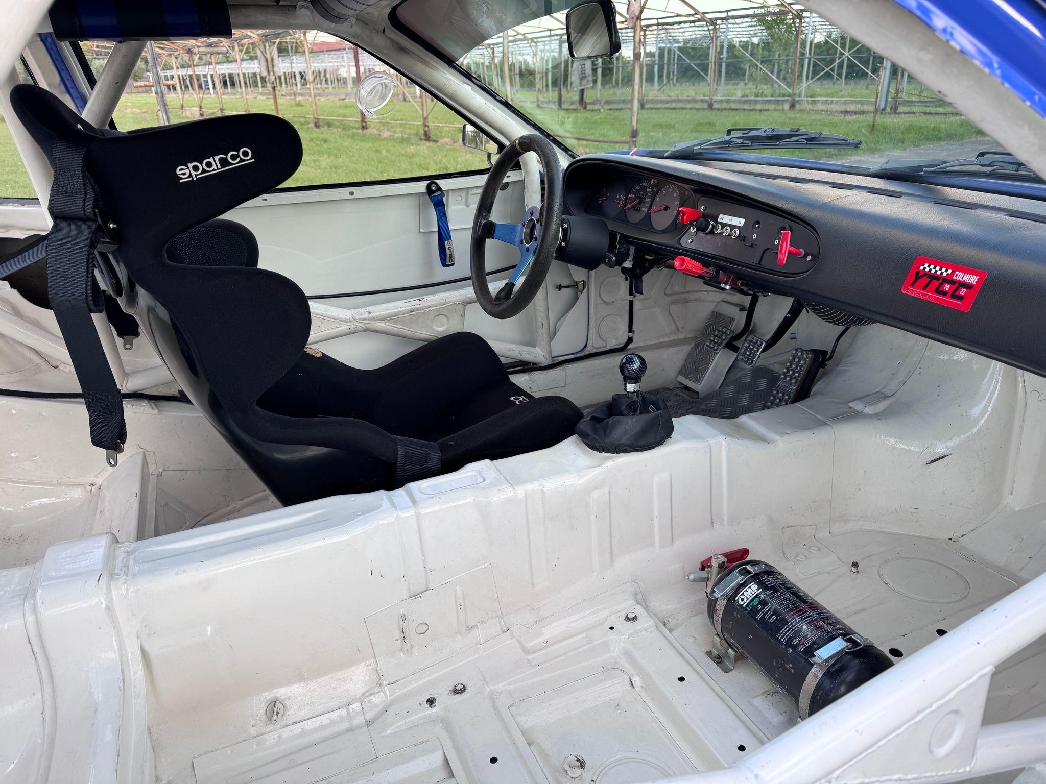 Porsche 944 S2 race car - 8