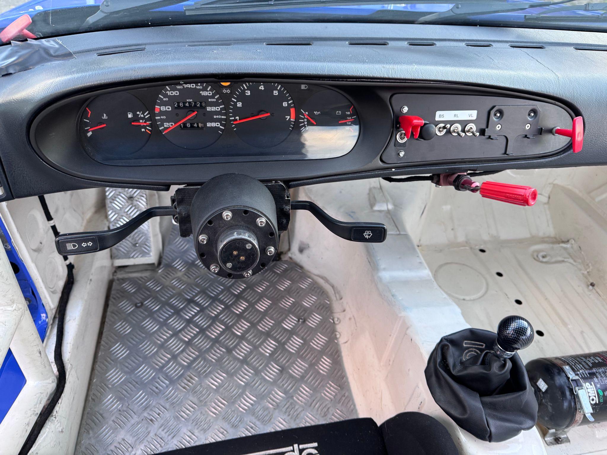 Porsche 944 S2 race car - 10