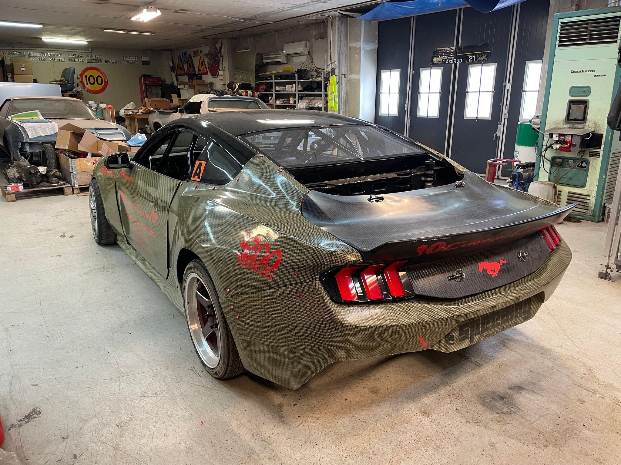 Ford Mustang "2024" Full Carbon Kevlar - 2
