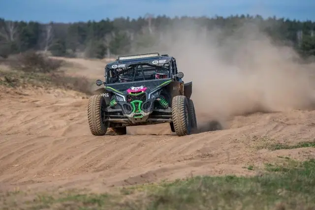 Very low mileage Can-Am Maverick X3 XRS after full service READY TO RACE - Image 9