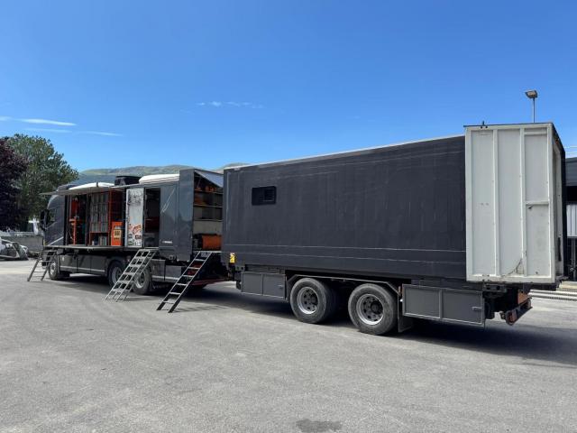 VOLVO-Service-LKW + Lecitrailer-Anhänger