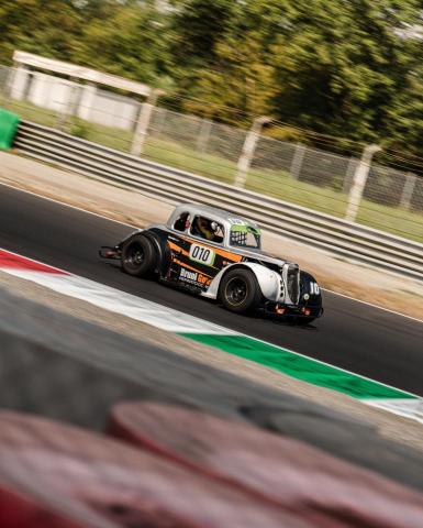 COURSE AVEC LES VOITURES LEGEND DE BRUNI GUNS RC - Image 1