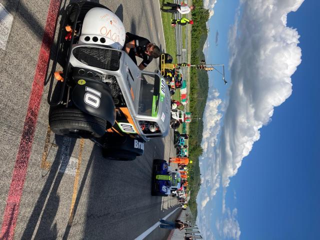 COURSE AVEC LES VOITURES LEGEND DE BRUNI GUNS RC - Image 4