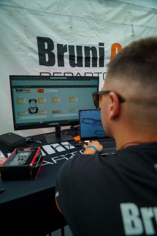 COURSE AVEC LES VOITURES LEGEND DE BRUNI GUNS RC - Image 6