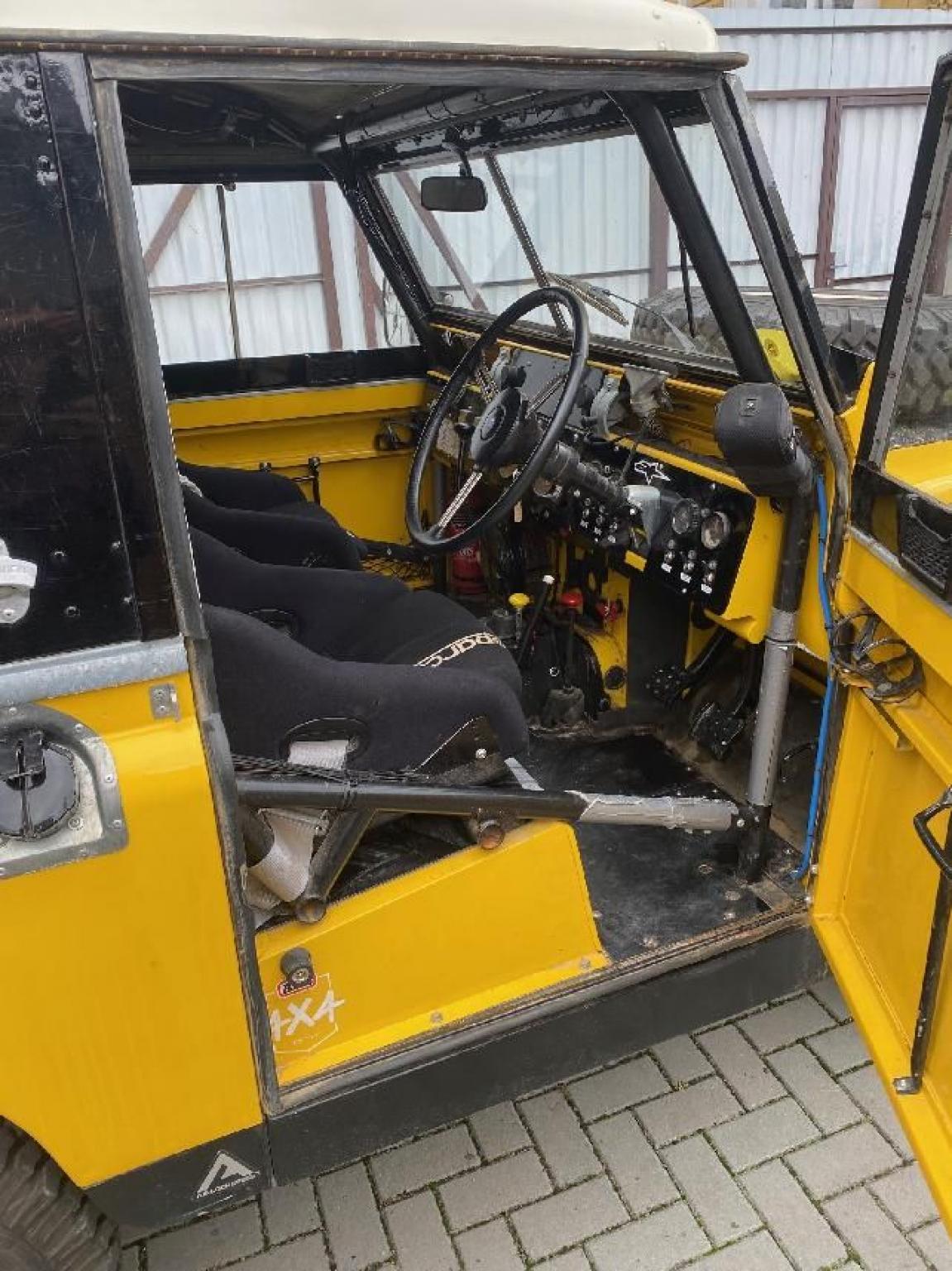 Land Rover S II A - 8