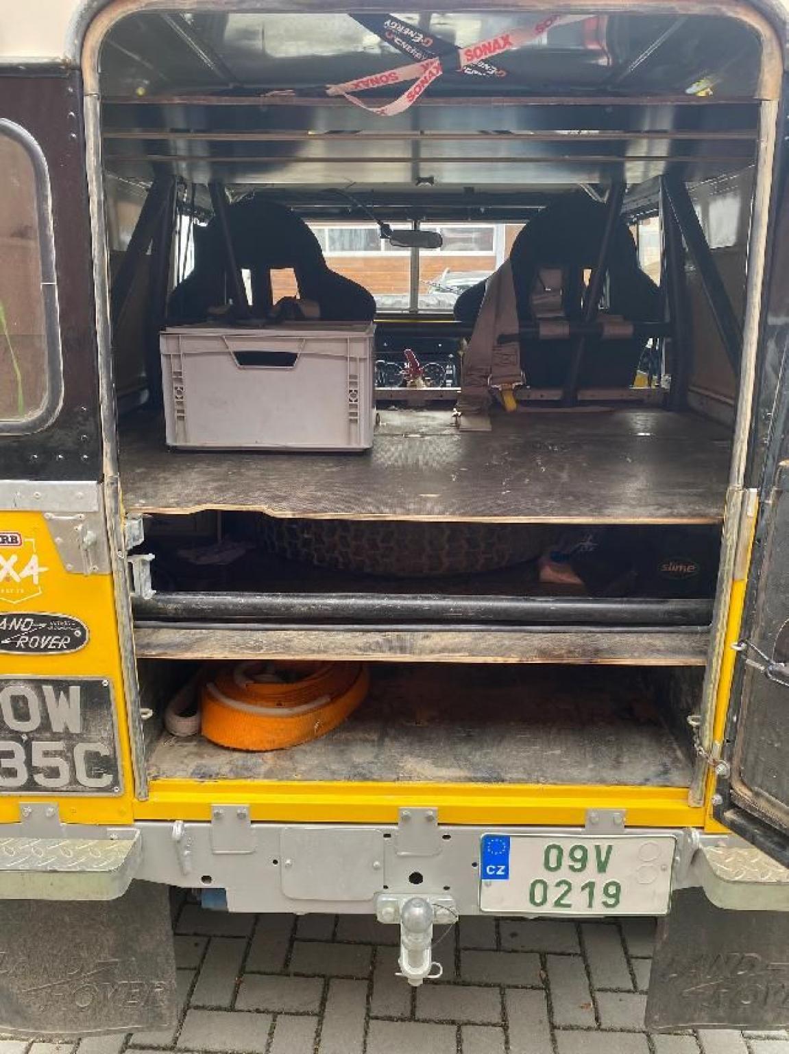 Land Rover S II A - 9