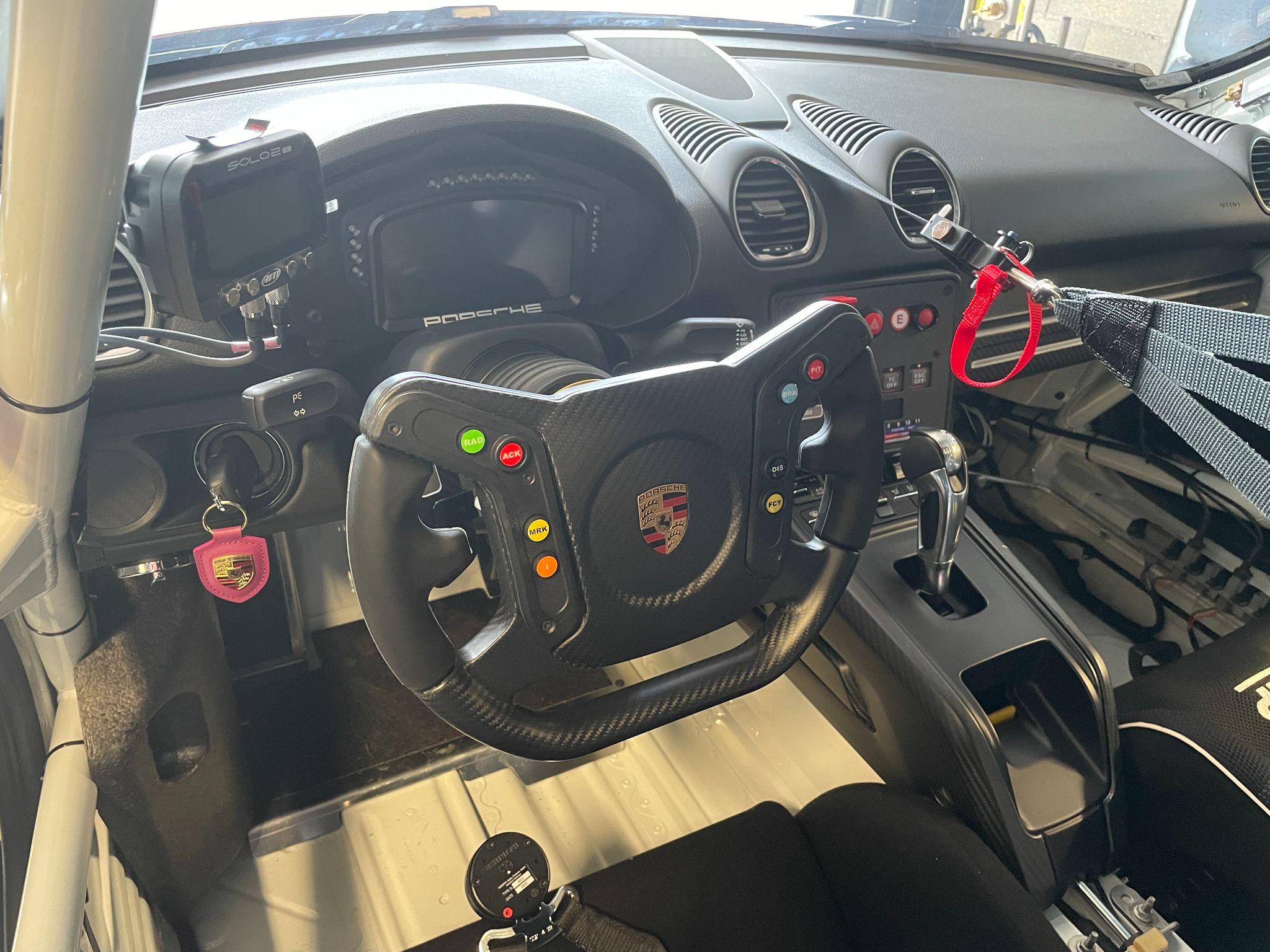 PORSCHE CAYMAN GT4 RS Clubsport - 4