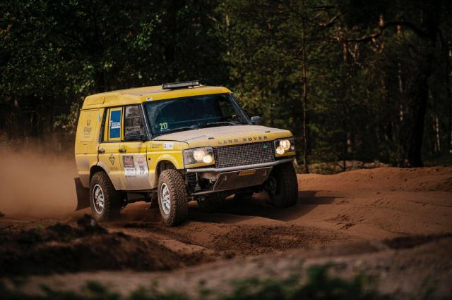 Land Rover Discovery v8 - Image 8