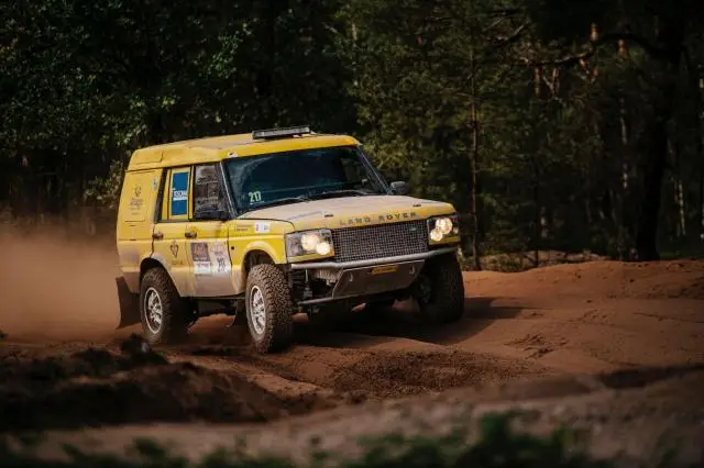 Land Rover Discovery v8 - Image 8