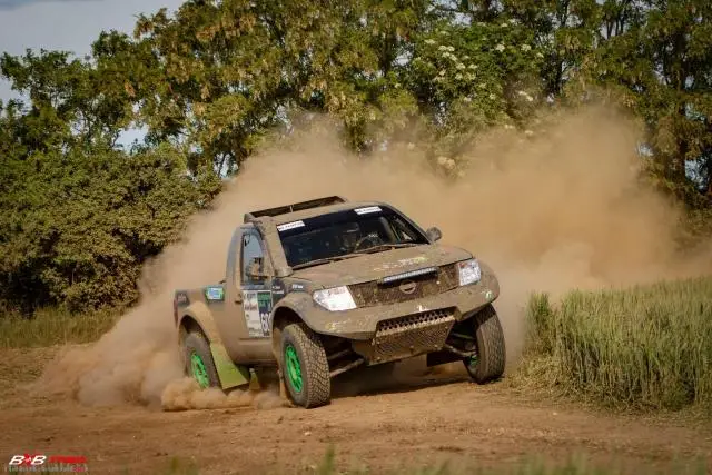 Nissan Navara Rally - prêt pour la course 2026 - Photo 3